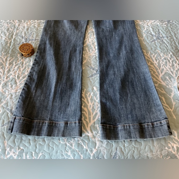 Cabi Brand woman size 6 (30” by 29”)boot cut jeans - Picture 12 of 14